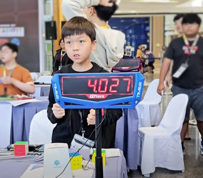 yiheng rubiks cube competition celebration